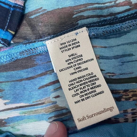 Soft Surroundings Women's Medium Blue Abstract Amelie Top Boho Button Up NWT - Picture 8 of 9